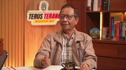 Mantan Menteri Koordinator Politik, Hukum, dan Keamanan (Menko Polhukam) RI, Mahfud MD, mengungkap bahwa dua cucunya ikut menjadi korban program Makan Bergizi Gratis (MBG). (Youtube Mahfud MD)